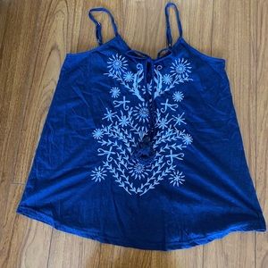Eden & Olivia blue with white embroidered tank top size M